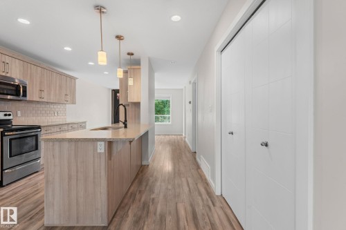 11840 122 Street Nw, Edmonton, AB - Indoor Photo Showing Kitchen With Upgraded Kitchen