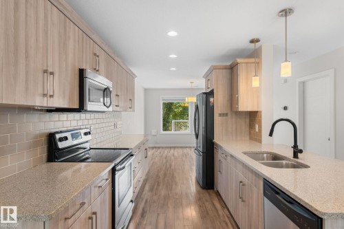 11840 122 Street Nw, Edmonton, AB - Indoor Photo Showing Kitchen With Stainless Steel Kitchen With Double Sink With Upgraded Kitchen