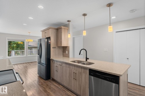 11840 122 Street Nw, Edmonton, AB - Indoor Photo Showing Kitchen With Stainless Steel Kitchen With Double Sink With Upgraded Kitchen