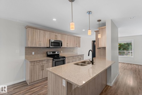 11840 122 Street Nw, Edmonton, AB - Indoor Photo Showing Kitchen With Stainless Steel Kitchen With Double Sink With Upgraded Kitchen