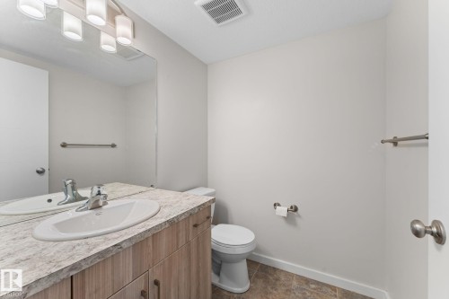 11840 122 Street Nw, Edmonton, AB - Indoor Photo Showing Bathroom