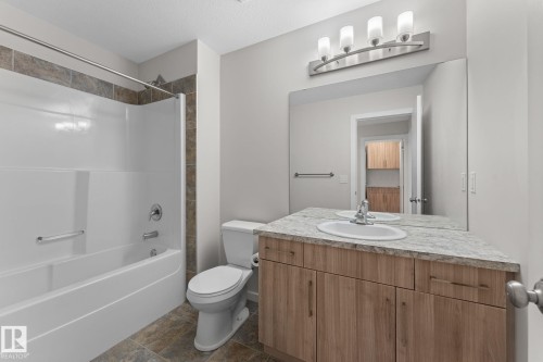 11840 122 Street Nw, Edmonton, AB - Indoor Photo Showing Bathroom