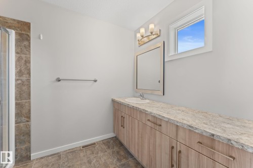 11840 122 Street Nw, Edmonton, AB - Indoor Photo Showing Bathroom