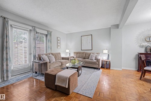 5420 146 Avenue Nw, Edmonton, AB - Indoor Photo Showing Living Room