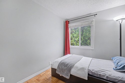 5420 146 Avenue Nw, Edmonton, AB - Indoor Photo Showing Bedroom