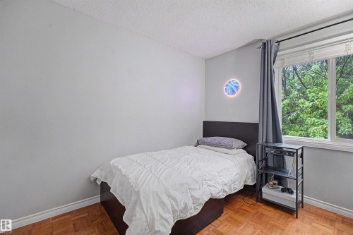 5420 146 Avenue Nw, Edmonton, AB - Indoor Photo Showing Bedroom