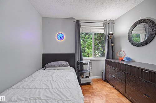 5420 146 Avenue Nw, Edmonton, AB - Indoor Photo Showing Bedroom
