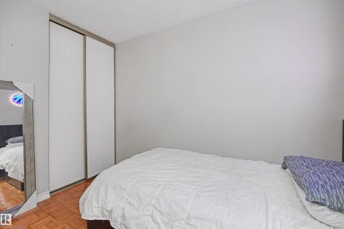 5420 146 Avenue Nw, Edmonton, AB - Indoor Photo Showing Bedroom