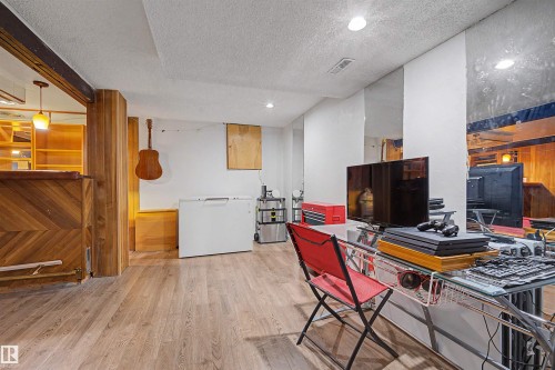 5420 146 Avenue Nw, Edmonton, AB - Indoor