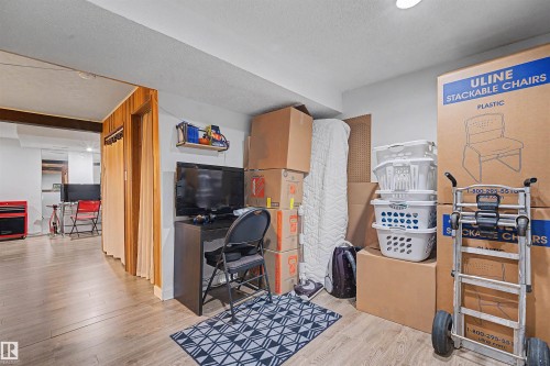 5420 146 Avenue Nw, Edmonton, AB - Indoor Photo Showing Other Room