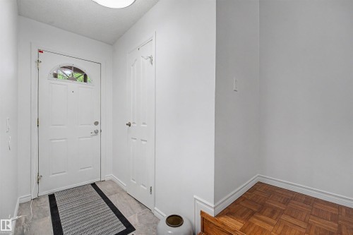 5420 146 Avenue Nw, Edmonton, AB - Indoor Photo Showing Other Room