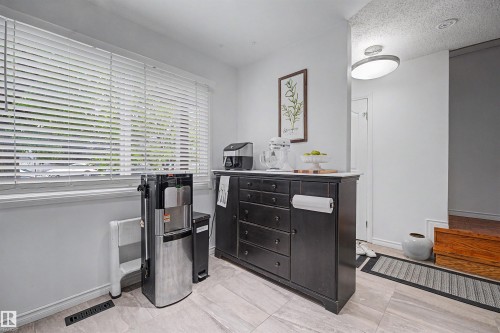 5420 146 Avenue Nw, Edmonton, AB - Indoor