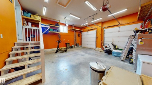 3809 52 Av, Drayton Valley, AB - Indoor Photo Showing Garage