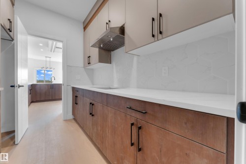 4607 18 Ave Sw Sw, Edmonton, AB - Indoor Photo Showing Other Room