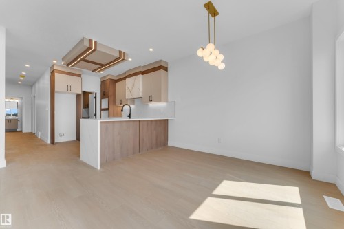 4607 18 Ave Sw Sw, Edmonton, AB - Indoor Photo Showing Kitchen