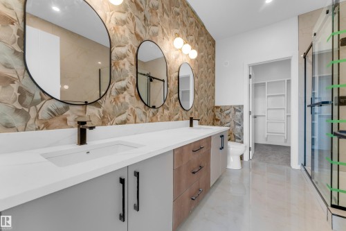 4607 18 Ave Sw Sw, Edmonton, AB - Indoor Photo Showing Bathroom