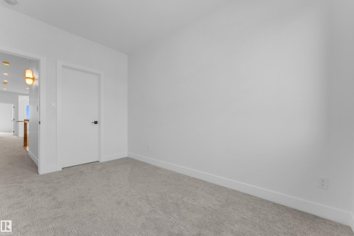 4607 18 Ave Sw Sw, Edmonton, AB - Indoor Photo Showing Other Room