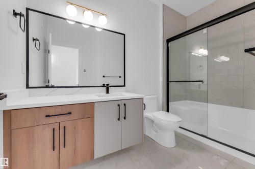 4607 18 Ave Sw Sw, Edmonton, AB - Indoor Photo Showing Bathroom