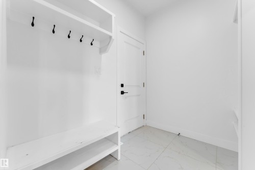4607 18 Ave Sw Sw, Edmonton, AB - Indoor Photo Showing Other Room