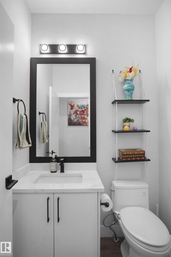 4709 Charles Bay Sw, Edmonton, AB - Indoor Photo Showing Bathroom