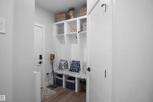 4709 Charles Bay Sw, Edmonton, AB - Indoor Photo Showing Other Room