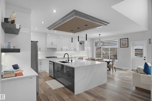 4709 Charles Bay Sw, Edmonton, AB - Indoor Photo Showing Kitchen With Upgraded Kitchen