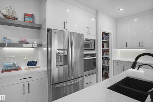 4709 Charles Bay Sw, Edmonton, AB - Indoor Photo Showing Kitchen With Double Sink