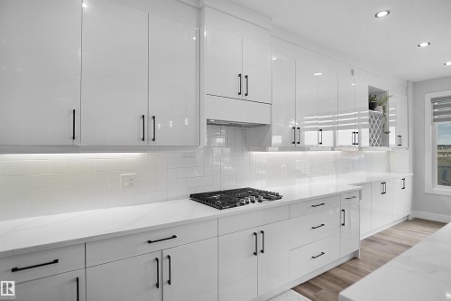 4709 Charles Bay Sw, Edmonton, AB - Indoor Photo Showing Kitchen With Upgraded Kitchen
