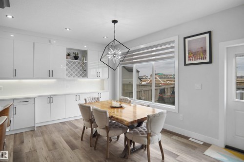 4709 Charles Bay Sw, Edmonton, AB - Indoor Photo Showing Dining Room