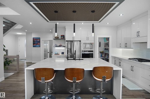 4709 Charles Bay Sw, Edmonton, AB - Indoor Photo Showing Kitchen With Upgraded Kitchen