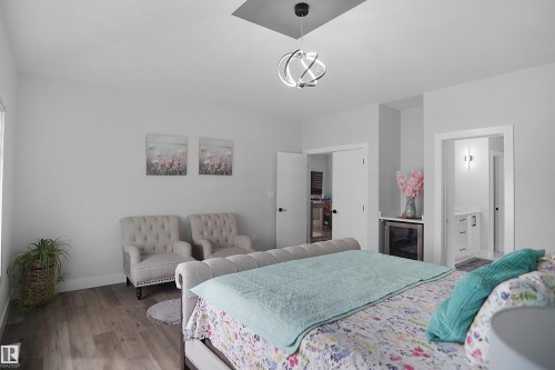 4709 Charles Bay Sw, Edmonton, AB - Indoor Photo Showing Bedroom