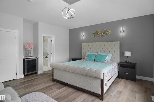 4709 Charles Bay Sw, Edmonton, AB - Indoor Photo Showing Bedroom