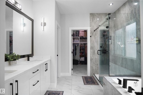 4709 Charles Bay Sw, Edmonton, AB - Indoor Photo Showing Bathroom