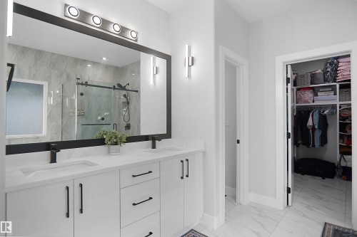 4709 Charles Bay Sw, Edmonton, AB - Indoor Photo Showing Other Room