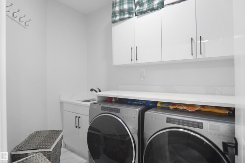 4709 Charles Bay Sw, Edmonton, AB - Indoor Photo Showing Laundry Room