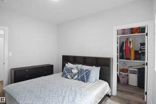 4709 Charles Bay Sw, Edmonton, AB - Indoor Photo Showing Bedroom