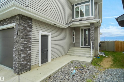 4709 Charles Bay Sw, Edmonton, AB - Outdoor