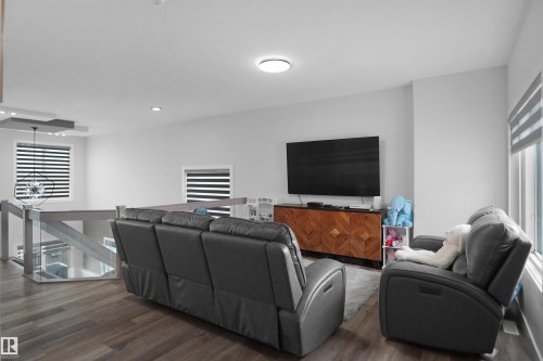 4709 Charles Bay Sw, Edmonton, AB - Indoor
