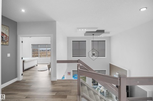 4709 Charles Bay Sw, Edmonton, AB - Indoor Photo Showing Other Room