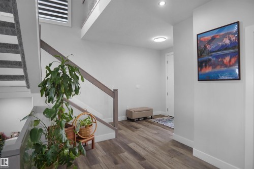 4709 Charles Bay Sw, Edmonton, AB - Indoor Photo Showing Other Room