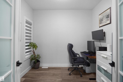 4709 Charles Bay Sw, Edmonton, AB - Indoor Photo Showing Office