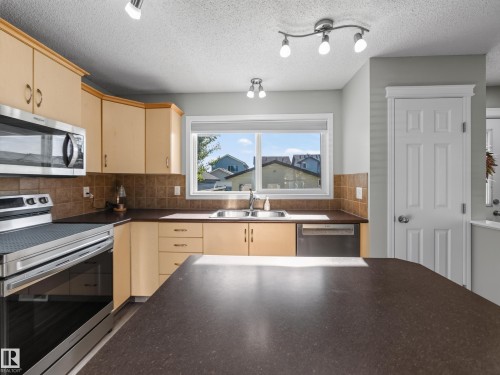 7835 Schmid Place Nw, Edmonton, AB - Indoor Photo Showing Kitchen With Double Sink