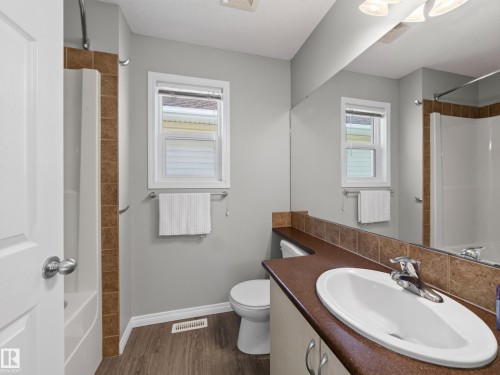 7835 Schmid Place Nw, Edmonton, AB - Indoor Photo Showing Bathroom