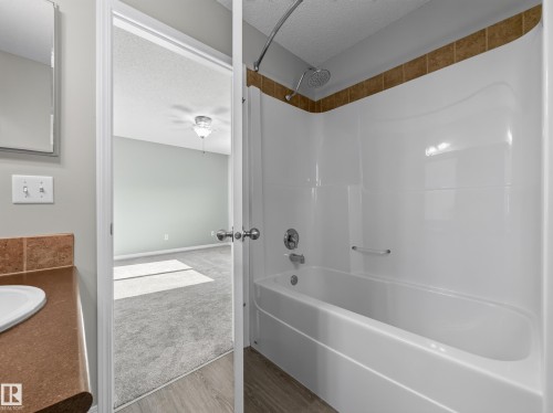 7835 Schmid Place Nw, Edmonton, AB - Indoor Photo Showing Bathroom