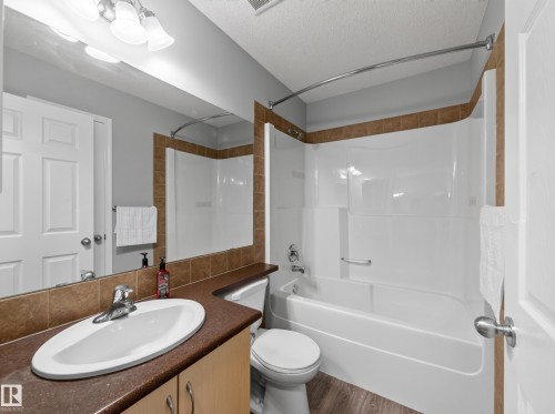 7835 Schmid Place Nw, Edmonton, AB - Indoor Photo Showing Bathroom