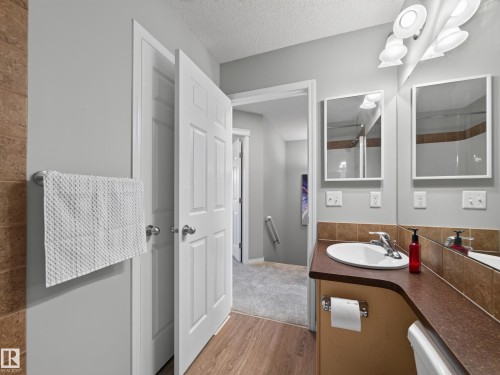 7835 Schmid Place Nw, Edmonton, AB - Indoor Photo Showing Bathroom