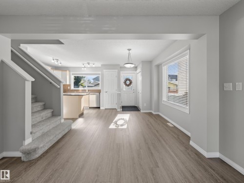 7835 Schmid Place Nw, Edmonton, AB - Indoor Photo Showing Other Room