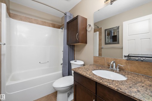 17332 6 Avenue Sw, Edmonton, AB - Indoor Photo Showing Bathroom