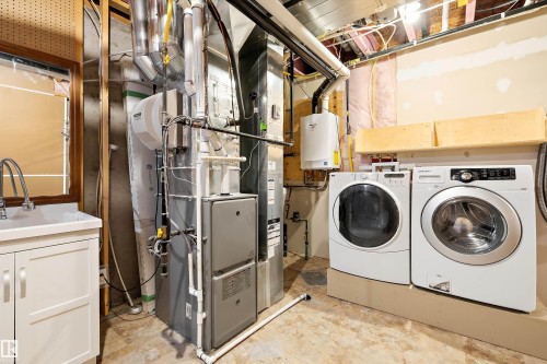 17332 6 Avenue Sw, Edmonton, AB - Indoor Photo Showing Laundry Room