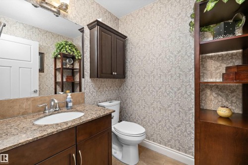 17332 6 Avenue Sw, Edmonton, AB - Indoor Photo Showing Bathroom